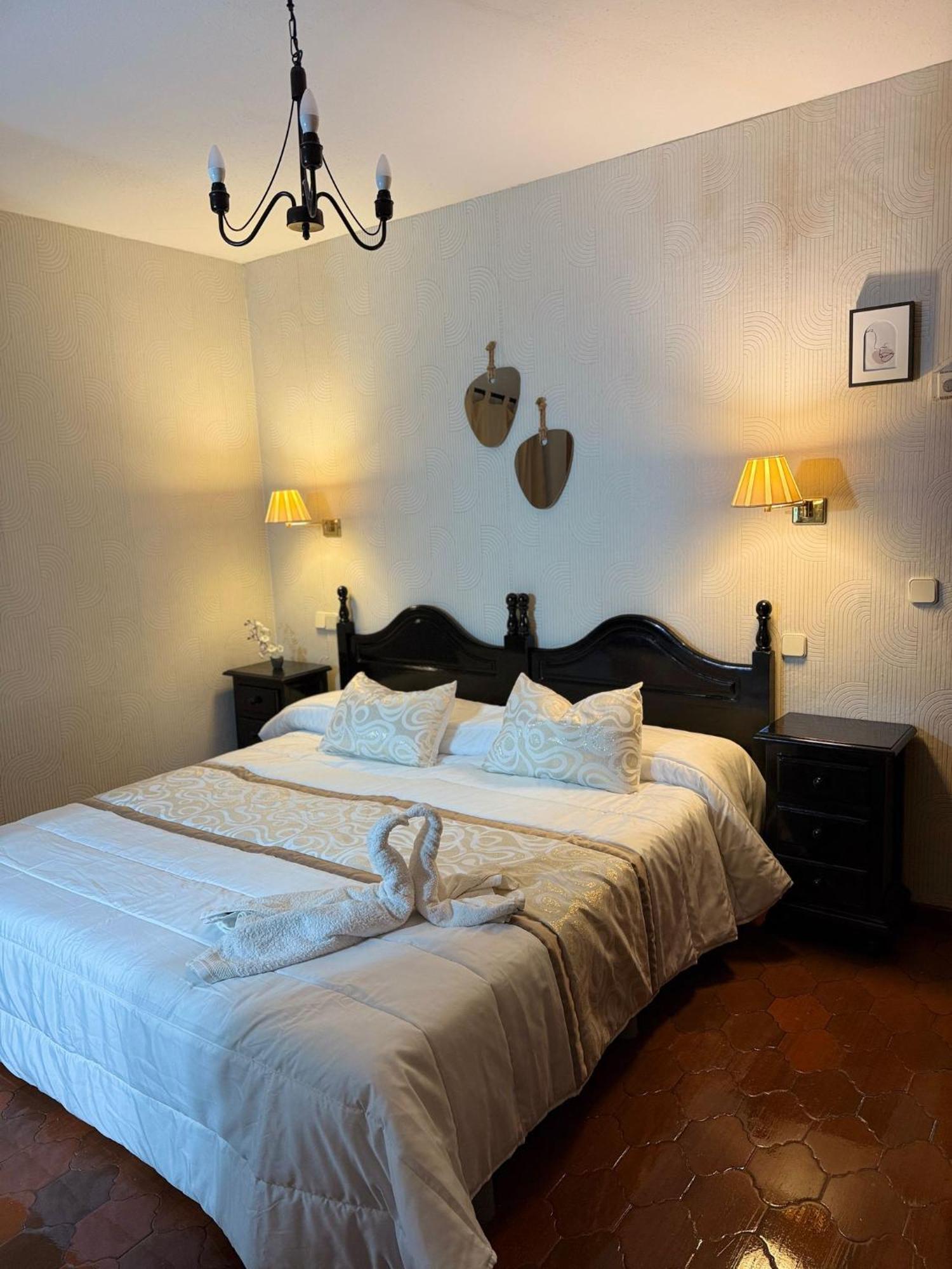 El Valle Hostal Restaurante La Pradera de Navalhorno Ngoại thất bức ảnh
